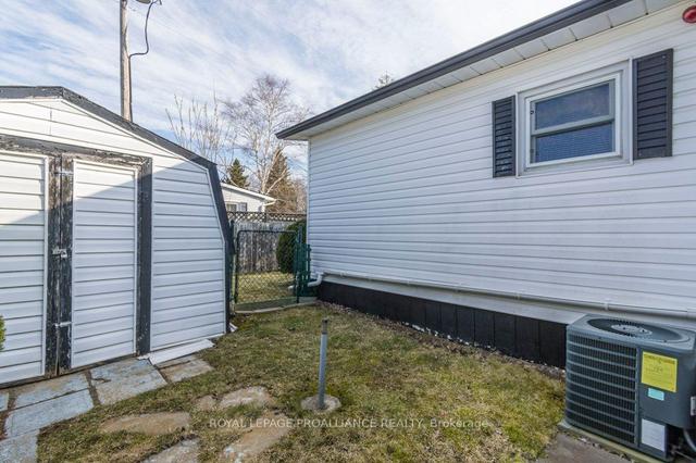 25 Linden Blvd, Home with 3 bedrooms, 1 bathrooms and 4 parking in Quinte West ON | Image 21