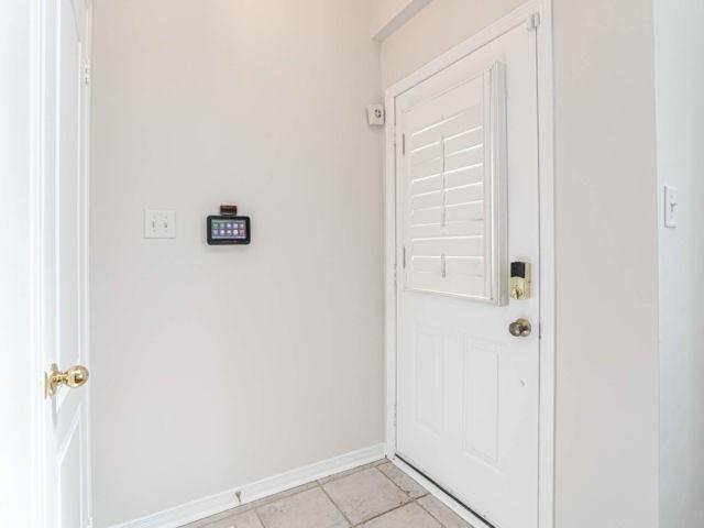 29 Irene Cres, House attached with 3 bedrooms, 3 bathrooms and 2 parking in Brampton ON | Image 3