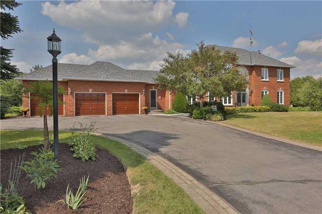 11105 Amos Dr, House detached with 4 bedrooms, 3 bathrooms and 10 parking in Milton ON | Image 1