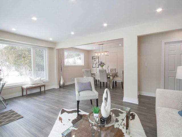 103 Oak Ave, House detached with 4 bedrooms, 3 bathrooms and 6 parking in East Gwillimbury ON | Image 2