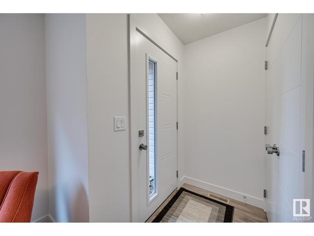 9323 93 St Nw, House attached with 3 bedrooms, 3 bathrooms and 2 parking in Edmonton AB | Image 2