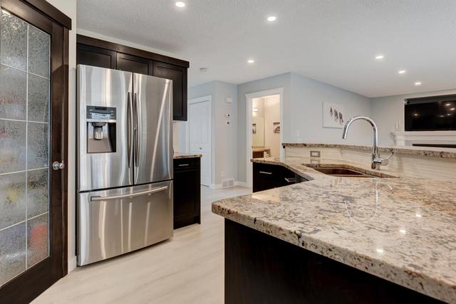 78 Cresthaven View Sw, House detached with 4 bedrooms, 3 bathrooms and 4 parking in Calgary AB | Image 9