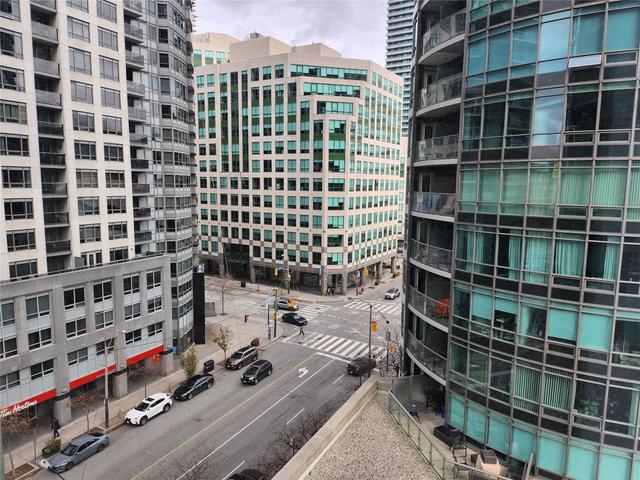 909 - 373 Front St W, Condo with 1 bedrooms, 1 bathrooms and 1 parking in Toronto ON | Image 2