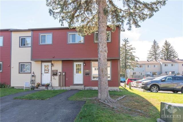 258 Teal Crescent, Townhouse with 3 bedrooms, 3 bathrooms and 1 parking in Ottawa ON | Image 1