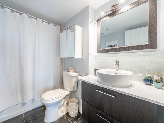 519 - 18 Concorde Pl, Condo with 2 bedrooms, 2 bathrooms and 1 parking in Toronto ON | Image 11
