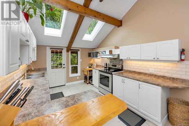 3013 Manzer Rd, House detached with 3 bedrooms, 2 bathrooms and 5 parking in Sooke BC | Image 5