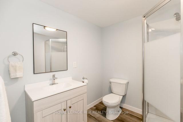 76 Burns Circ, House attached with 3 bedrooms, 2 bathrooms and 3 parking in Barrie ON | Image 17
