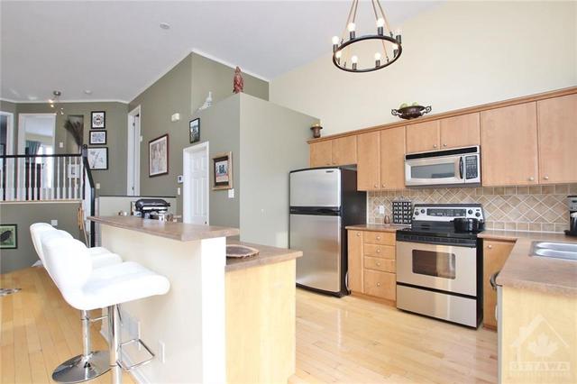 9 Macassa Circle, Townhouse with 3 bedrooms, 3 bathrooms and 3 parking in Ottawa ON | Image 11