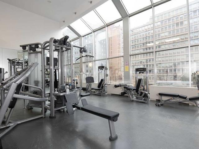 1004 - 110 Bloor St W, Condo with 1 bedrooms, 1 bathrooms and 1 parking in Toronto ON | Image 3