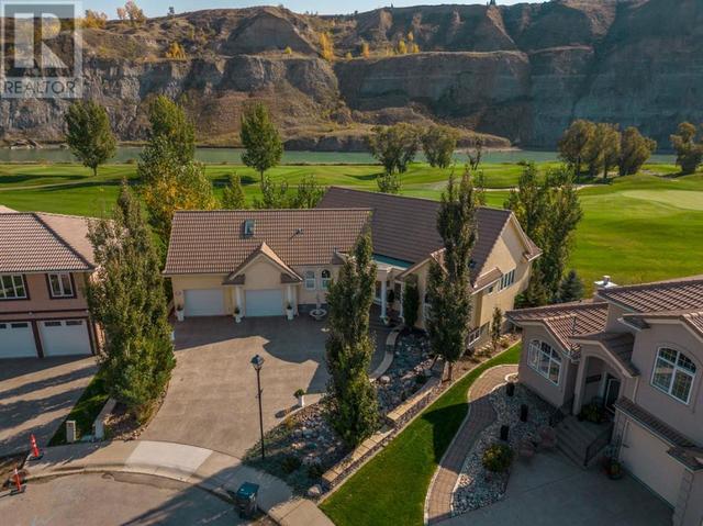 10 Canyon Green W, House detached with 2 bedrooms, 3 bathrooms and 4 parking in Lethbridge AB | Image 3