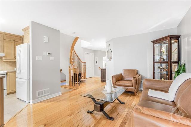 301 Vienna Terrace, Townhouse with 3 bedrooms, 3 bathrooms and 5 parking in Ottawa ON | Image 8
