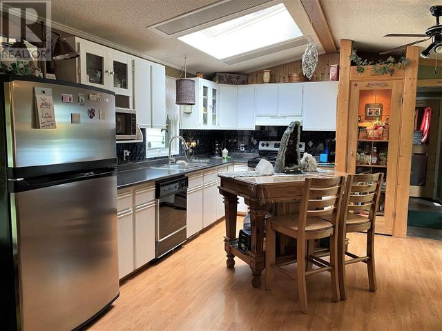830 Beaven Crescent, House other with 3 bedrooms, 3 bathrooms and null parking in Valemount BC | Image 12