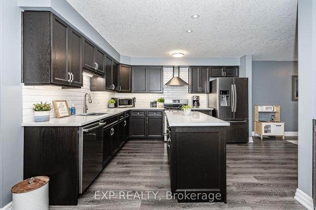 25 Oakes Cres, House semidetached with 3 bedrooms, 3 bathrooms and 3 parking in Guelph ON | Image 40