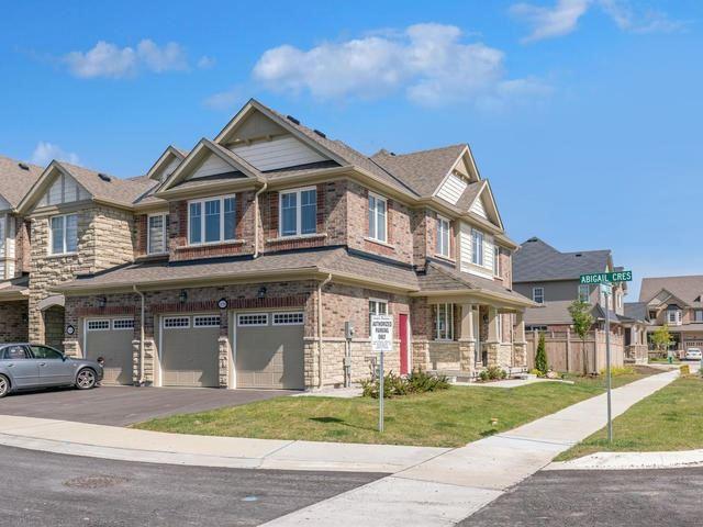 108 Abigail Cres, House attached with 4 bedrooms, 3 bathrooms and 2 parking in Caledon ON | Image 1