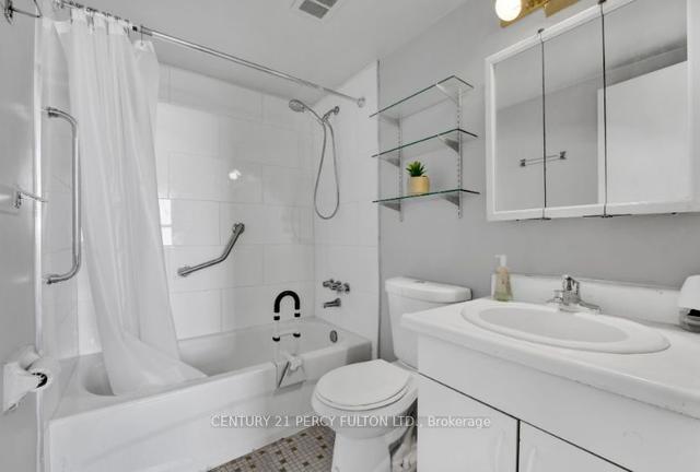 1406 - 2645 Kipling Ave, Condo with 3 bedrooms, 2 bathrooms and 2 parking in Toronto ON | Image 5