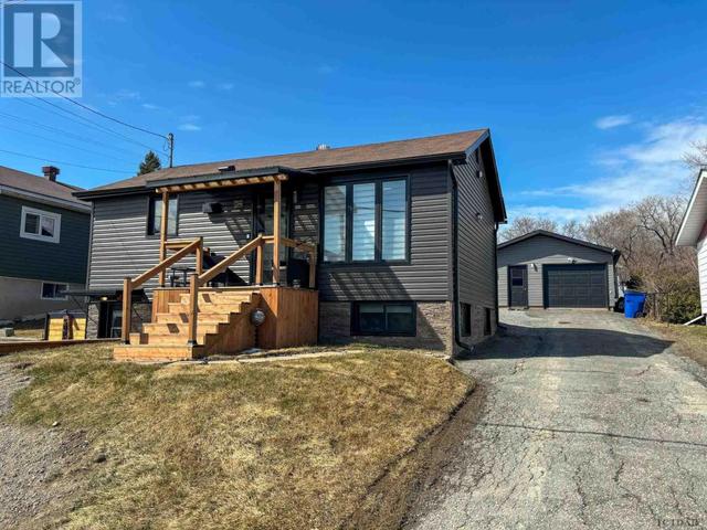 214 Georgina Ave, House detached with 2 bedrooms, 2 bathrooms and null parking in Temiskaming Shores ON | Image 2