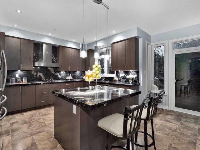 on - 451 Summerlyn Tr, House detached with 4 bedrooms, 4 bathrooms and 5 parking in Bradford West Gwillimbury ON | Image 13