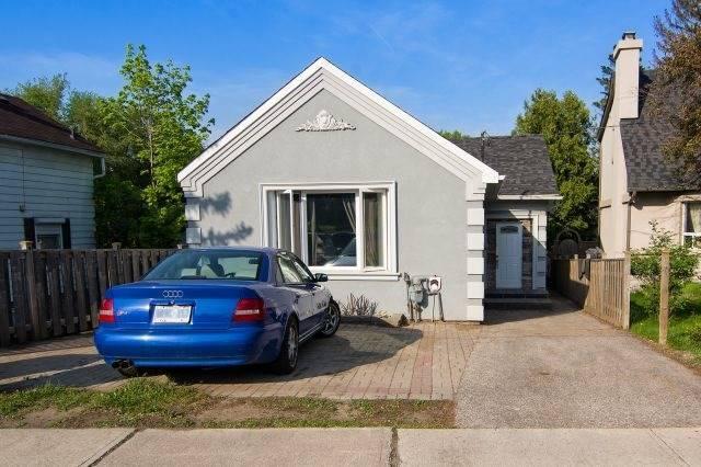 699 Scarlett Rd, House detached with 2 bedrooms, 2 bathrooms and 2 parking in Toronto ON | Image 1