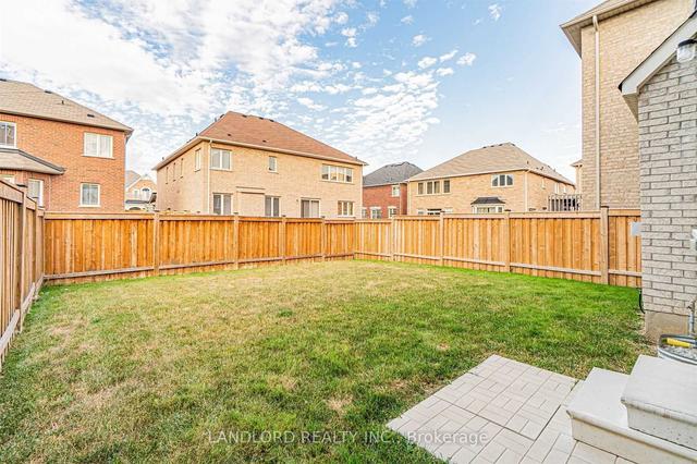 127 Sky Harbour Dr, House detached with 3 bedrooms, 3 bathrooms and 6 parking in Brampton ON | Image 9
