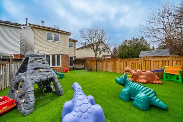 8 Teddington Cres, House detached with 4 bedrooms, 4 bathrooms and 3 parking in Whitby ON | Image 35