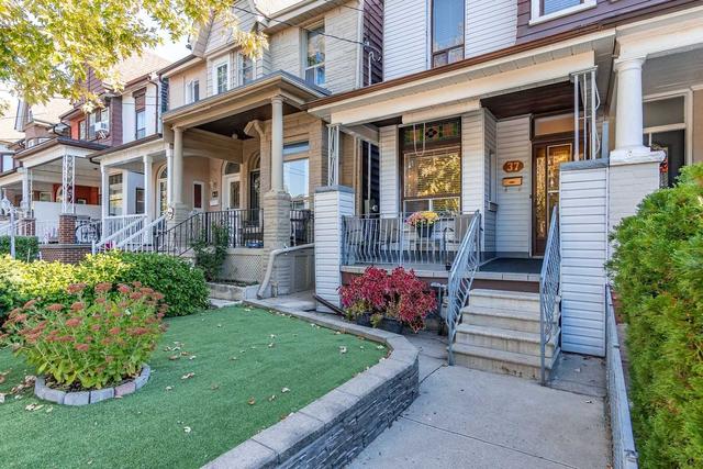 37 Montrose Ave, House semidetached with 3 bedrooms, 2 bathrooms and 1 parking in Toronto ON | Image 1
