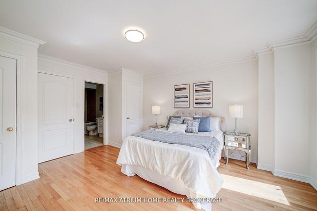 32c Oxford St, House attached with 3 bedrooms, 4 bathrooms and 2 parking in Toronto ON | Image 19