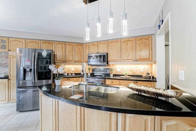 3851 Barley Tr, House semidetached with 4 bedrooms, 4 bathrooms and 3 parking in Mississauga ON | Image 2