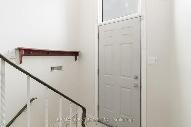 621 Francis Rd, Townhouse with 2 bedrooms, 1 bathrooms and 3 parking in Burlington ON | Image 38