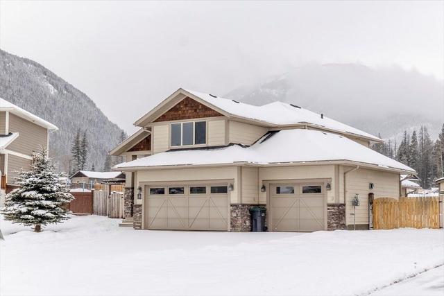 2311 Falcon Court, House detached with 3 bedrooms, 2 bathrooms and 5 parking in Sparwood BC | Image 6