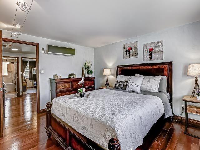 309 Gilbert Ave, House semidetached with 2 bedrooms, 3 bathrooms and 4 parking in Toronto ON | Image 4