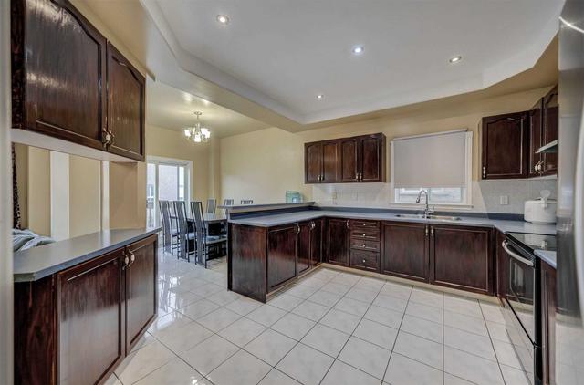 30 Manda Dr, House detached with 4 bedrooms, 4 bathrooms and 6 parking in Vaughan ON | Image 39