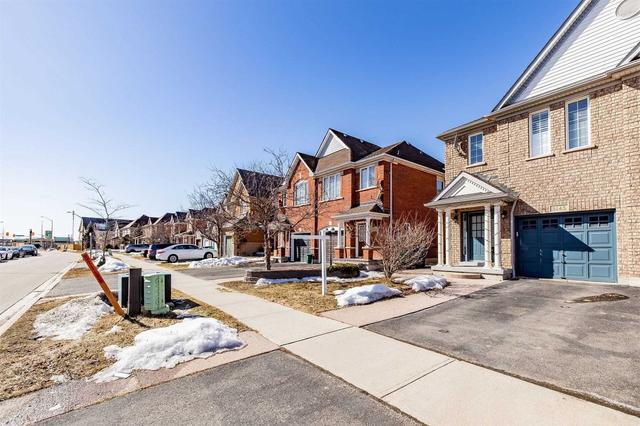 3145 Bentley Dr, House semidetached with 4 bedrooms, 4 bathrooms and 2 parking in Mississauga ON | Image 12