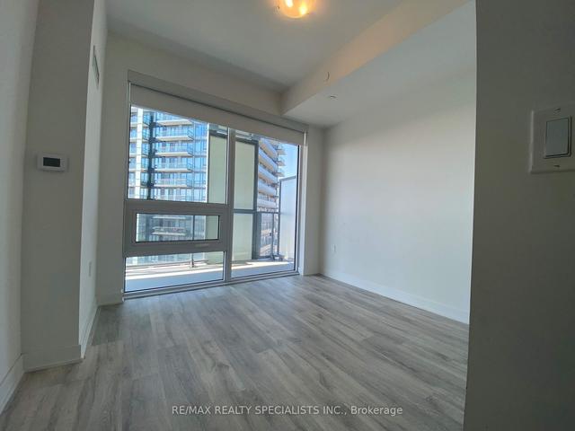 1404 - 4675 Metcalfe Ave, Condo with 2 bedrooms, 2 bathrooms and 2 parking in Mississauga ON | Image 2