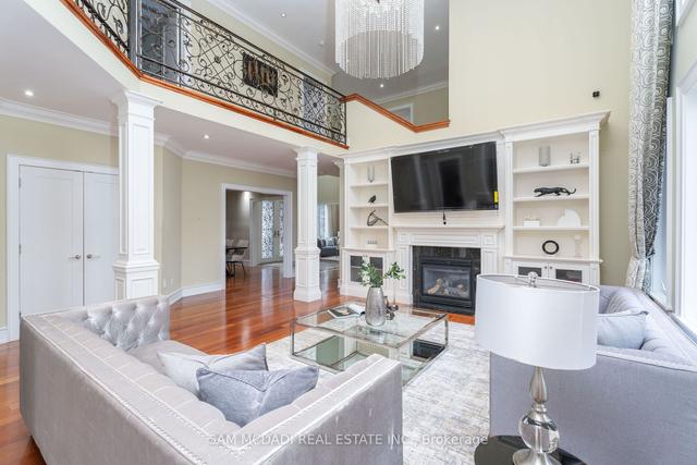 2489 Olinda Crt, House detached with 4 bedrooms, 6 bathrooms and 15 parking in Mississauga ON | Image 2