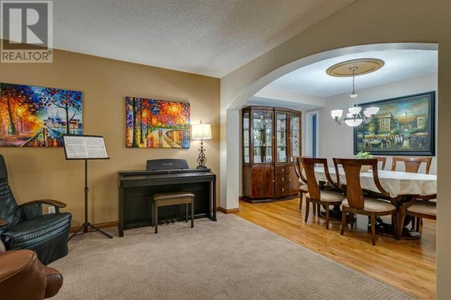 238 Douglas Ridge Place Se, House detached with 4 bedrooms, 3 bathrooms and 4 parking in Calgary AB | Image 5