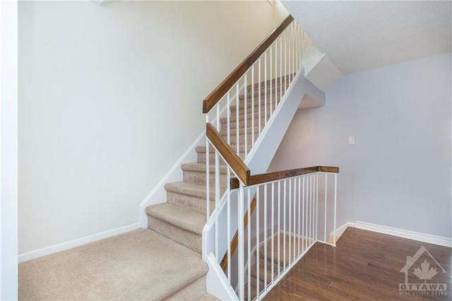 209 Sherway Drive, Townhouse with 3 bedrooms, 2 bathrooms and 3 parking in Ottawa ON | Image 12