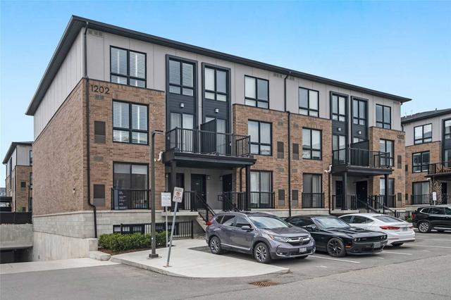 104 - 1202 Main St E, Townhouse with 2 bedrooms, 3 bathrooms and 2 parking in Milton ON | Image 1