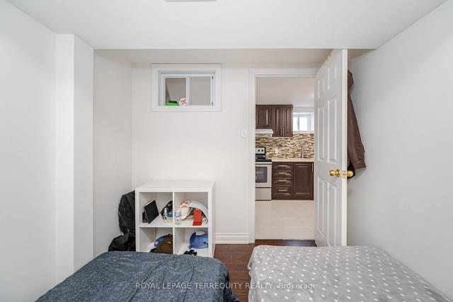 209 Pellatt Ave S, House semidetached with 3 bedrooms, 3 bathrooms and 7 parking in Toronto ON | Image 25