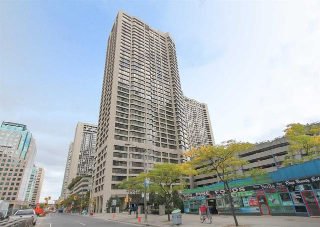 1613 - 55 Harbour Sq, Condo with 2 bedrooms, 2 bathrooms and 1 parking in Toronto ON | Image 12