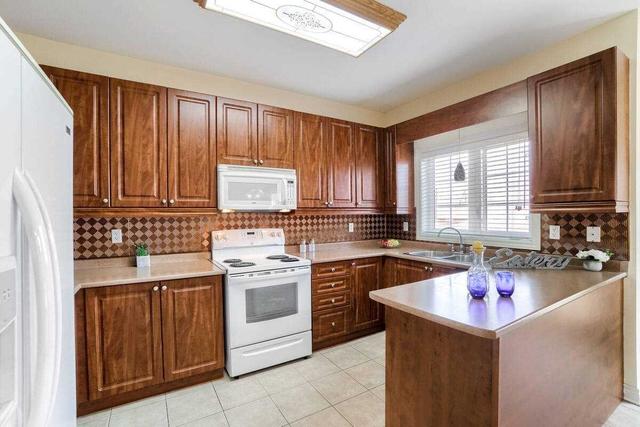 10 Tatra Cres, House detached with 4 bedrooms, 4 bathrooms and 4 parking in Brampton ON | Image 4