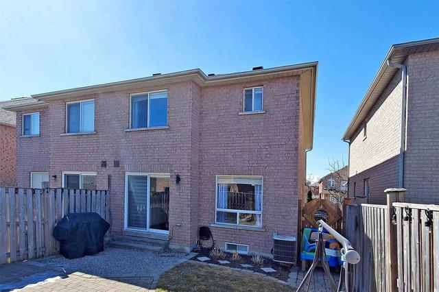 31 Ravineview Dr, House semidetached with 3 bedrooms, 3 bathrooms and 3 parking in Vaughan ON | Image 24