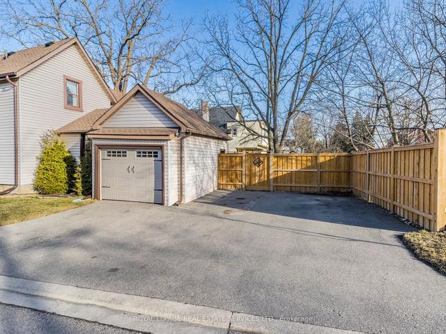 23 Elliott St, House detached with 3 bedrooms, 2 bathrooms and 6 parking in Brampton ON | Image 30