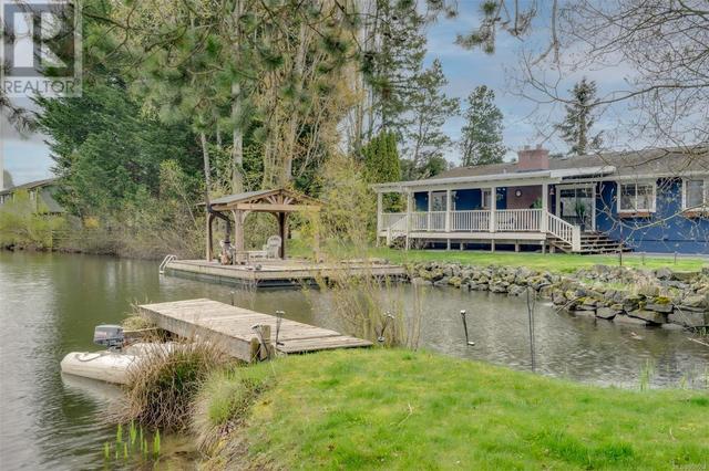 1548 Munro Rd, House detached with 5 bedrooms, 5 bathrooms and 8 parking in North Saanich BC | Image 1