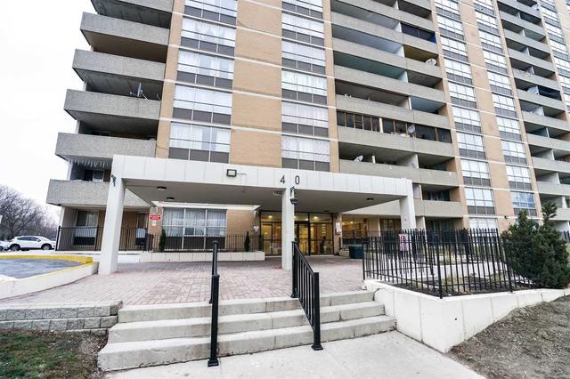 1811 - 40 Panorama Crt, Condo with 3 bedrooms, 2 bathrooms and 1 parking in Toronto ON | Image 12