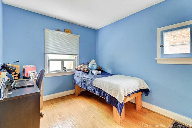 118 Hendon Ave, House detached with 2 bedrooms, 2 bathrooms and 4 parking in Toronto ON | Image 7