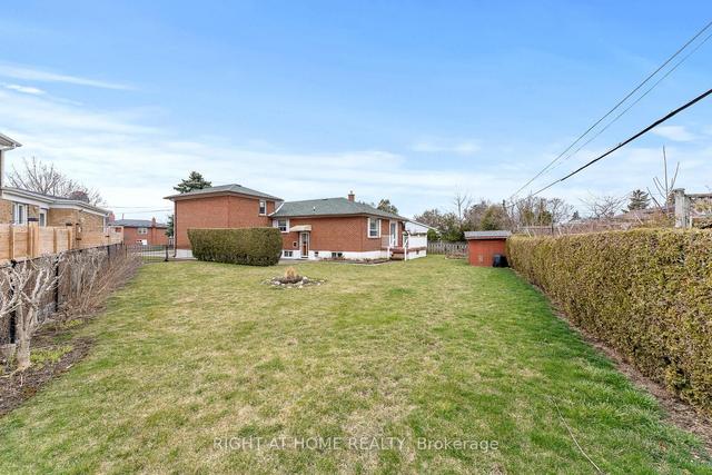 29 Krieger Cres, House detached with 3 bedrooms, 3 bathrooms and 3 parking in Toronto ON | Image 16