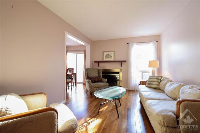 80 Newport Crescent, Townhouse with 3 bedrooms, 2 bathrooms and 3 parking in Ottawa ON | Image 6
