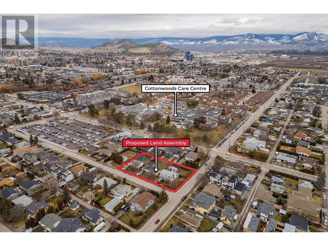 2271 Burnett Street, House detached with 4 bedrooms, 2 bathrooms and 1 parking in Kelowna BC | Image 4