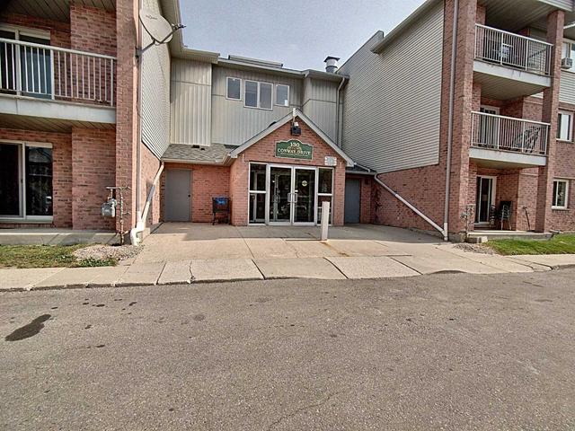 130 Conway Dr, Condo with 1 bedrooms, 1 bathrooms and 0 parking in London ON | Image 1
