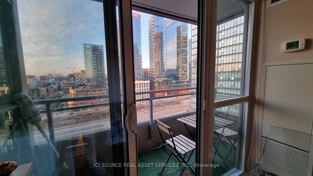 1803 - 10 Capreol Crt, Condo with 1 bedrooms, 1 bathrooms and 0 parking in Toronto ON | Image 3